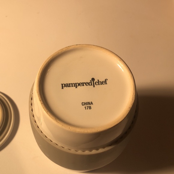 Pampered Chef Ceramic Egg Cooker & cake maker - Picture 4 of 7